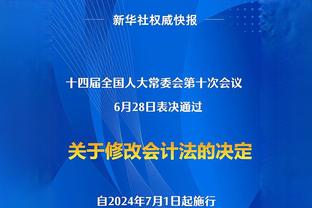 黑人问号脸？主裁判拿对讲机与VAR沟通，将黄牌改判给赵宏略