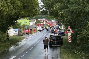 足球报：大连英博三连胜领跑中甲，梭鱼湾现场超2万球迷助阵